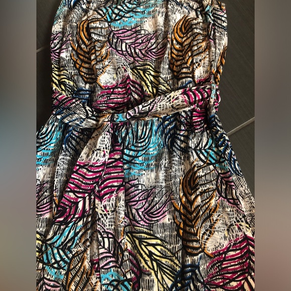 Host Pick! 🤩Colorful Strapless Dress with Leaf Design Size 4 - Picture 3 of 10